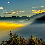 層巒疊翠的眾山之島一景（作者提供）