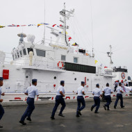 菲律賓海巡署人員登上日本援助建造的MRRV巡邏艦（美聯社／達志影像提供）