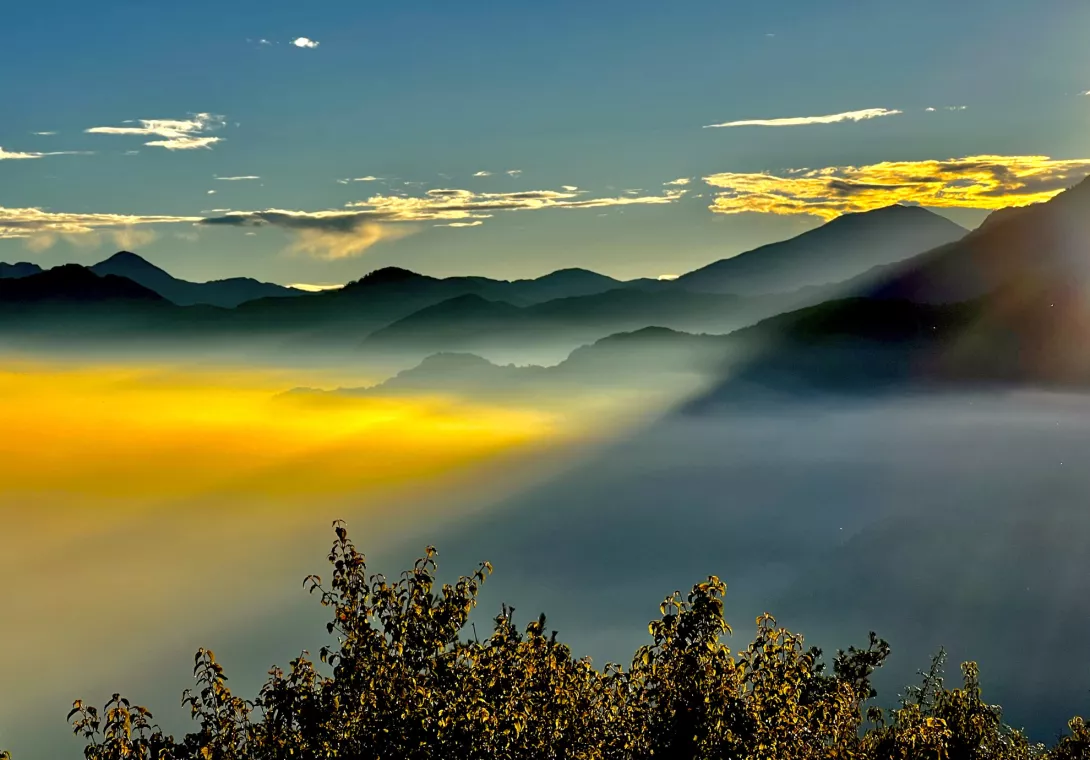 層巒疊翠的眾山之島一景（作者提供）